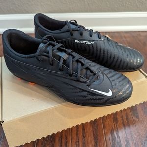 Nike Phantom GX Club FG/MG Soccer Cleats Men's 9.5 / Women's 11
